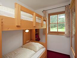 Deluxe Chalet With Pool in Konigsleiten