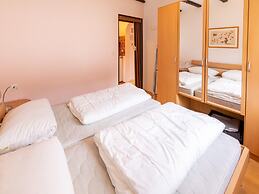 Cosy Apartment in Arrach With Garden