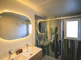 Modern Holiday Home With Infrared Sauna