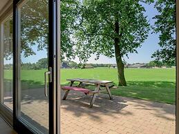 Spacious Bungalow Near the Frisian Lakes