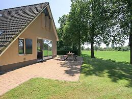 Spacious Bungalow Near the Frisian Lakes