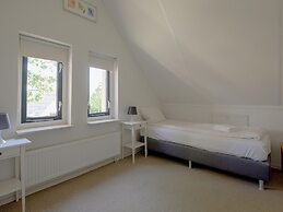 Spacious Bungalow Near the Frisian Lakes