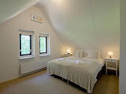 Spacious Bungalow Near the Frisian Lakes