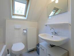 Spacious Bungalow Near the Frisian Lakes