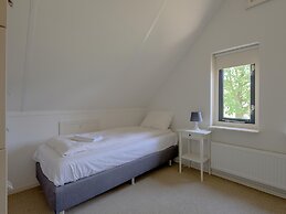 Spacious Bungalow Near the Frisian Lakes