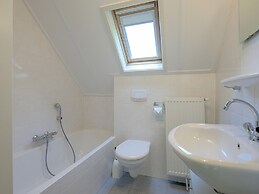 Spacious Bungalow Near the Frisian Lakes