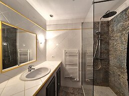 Single Storey Holiday Home With Swimming Pool