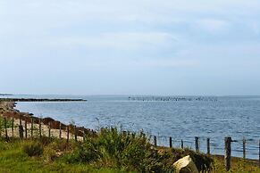 Single Storey Holiday Home With Swimming Pool