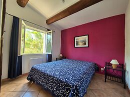 Single Storey Holiday Home With Swimming Pool