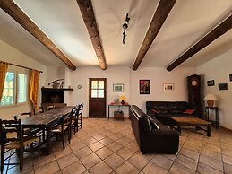 Single Storey Holiday Home With Swimming Pool