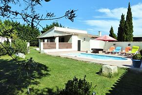 Single Storey Holiday Home With Swimming Pool