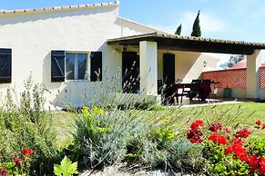 Single Storey Holiday Home With Swimming Pool