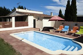 Single Storey Holiday Home With Swimming Pool