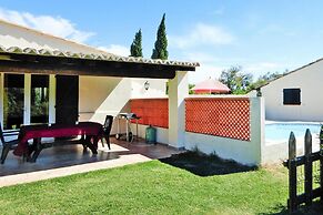 Single Storey Holiday Home With Swimming Pool