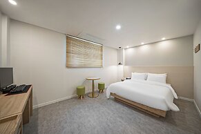 Gyeongju Elegance Hwangridan-gil