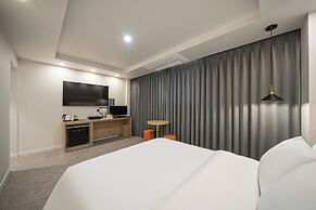 Gyeongju Elegance Hwangridan-gil