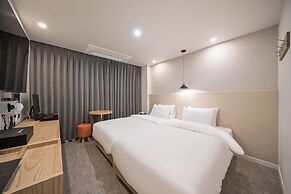 Gyeongju Elegance Hwangridan-gil