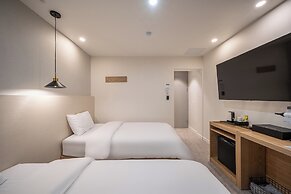 Gyeongju Elegance Hwangridan-gil