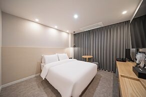 Gyeongju Elegance Hwangridan-gil