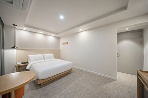 Gyeongju Elegance Hwangridan-gil