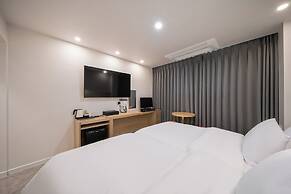 Gyeongju Elegance Hwangridan-gil