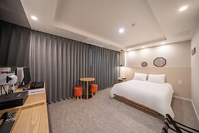 Gyeongju Elegance Hwangridan-gil