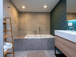 Attractive Villa With Jetty