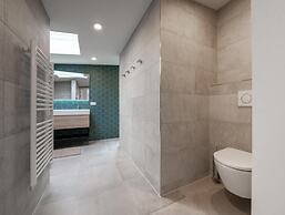 Attractive Villa With Jetty