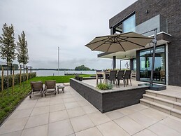 Attractive Villa With Jetty