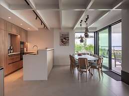 Attractive Villa With Jetty