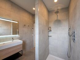 Attractive Villa With Jetty