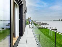 Attractive Villa With Jetty