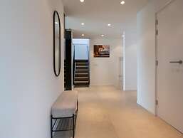 Attractive Villa With Jetty