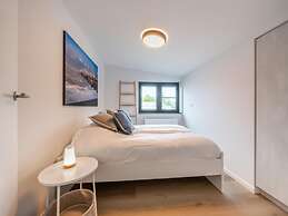 Attractive Villa With Jetty