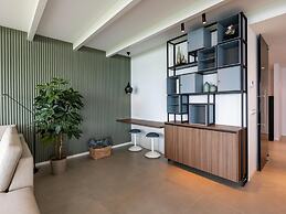 Attractive Villa With Jetty