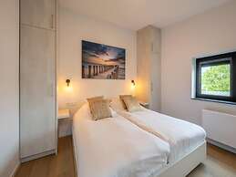 Attractive Villa With Jetty