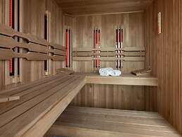 Attractive Villa With Jetty