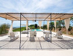 Apartment With Jacuzzi