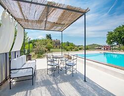 Apartment With Jacuzzi