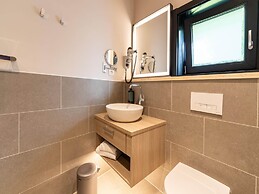 Lakehouse Mansion by Belvilla