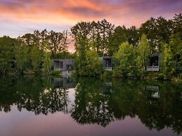 Lakehouse Mansion by Belvilla