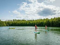 Lakehouse Mansion by Belvilla