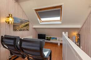 Snug Apartment Near sea