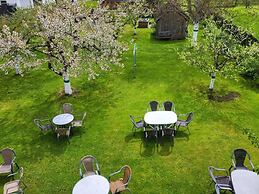 Spacious Holiday Home With Garden