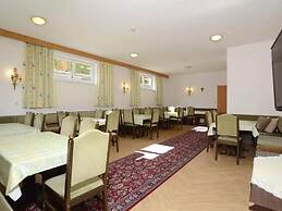 Spacious Holiday Home With Garden