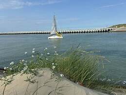 Cosy Apartment With Terrace Near Beach