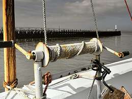 Cosy Apartment With Terrace Near Beach