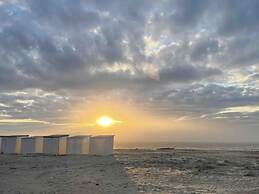 Cosy Apartment With Terrace Near Beach