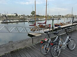 Cosy Apartment With Terrace Near Beach