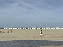 Cosy Apartment With Terrace Near Beach